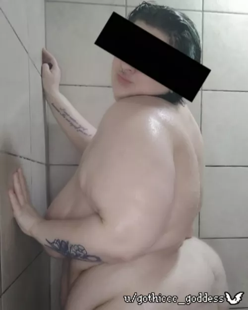 Oh hey ;) by gothiccc_goddess