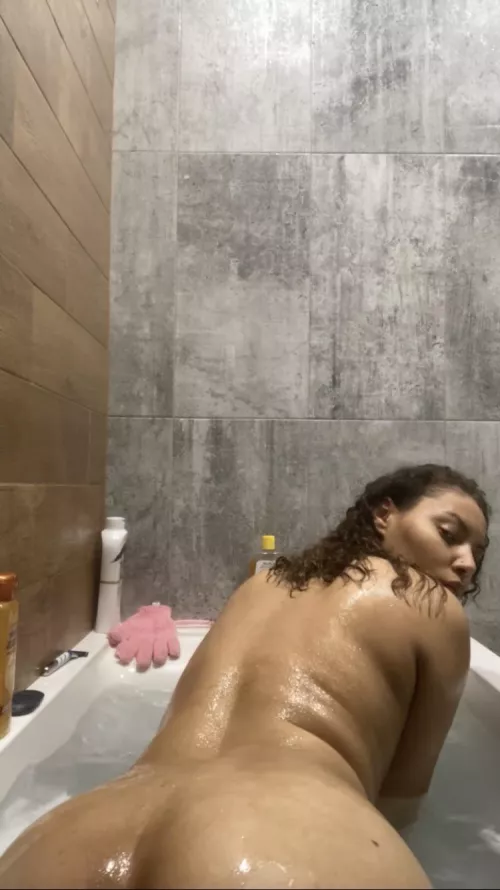 Oh hi 🥰 by Jadethebladee