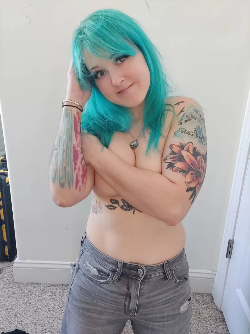 Oh hi 👋 anyone seen my shirt? posted by gothic_popsicle