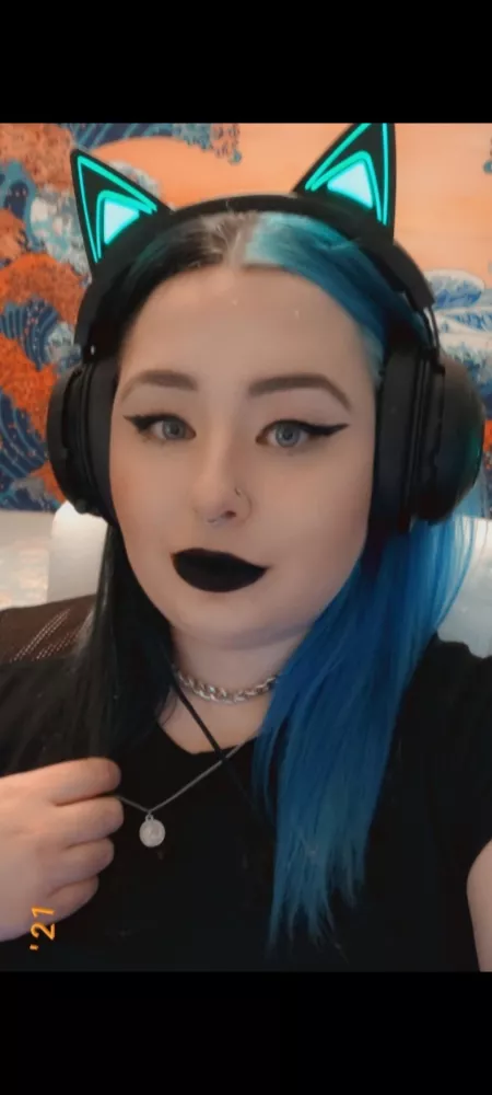 Oh hi! I'm Siren! I'm 25, PC gamer! I love horror games like Dead By Daylight or Phasmophobia! Also starting to learn some FPS games! Always looking for new friends! 🥰 by Historian_Sharp