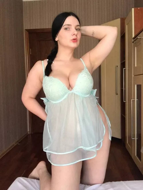 oh, mom's ass is so big that it doesn't fit in bed by Sofia_devil