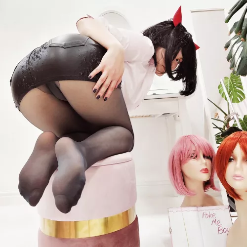 Oh no! My skirt cracked under the pressure! [f] by PokeMeBoy