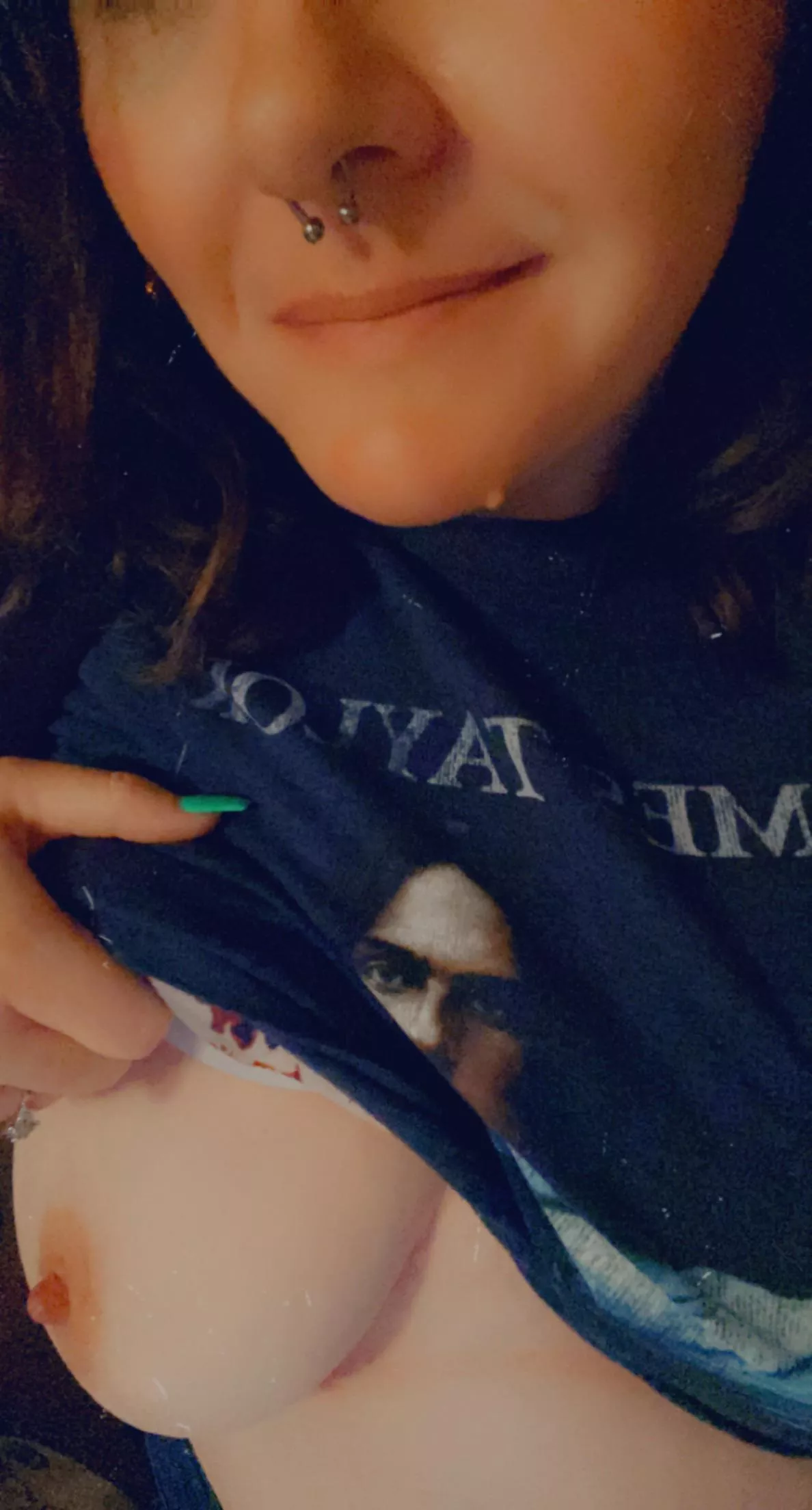 Oh no! The other one’s stuck... help a girl out? 🥺😈 posted by pied_piperess