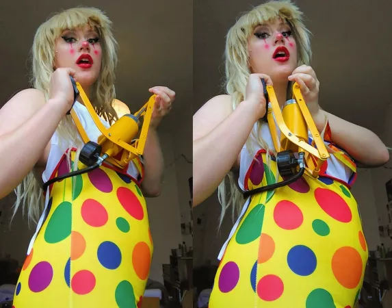 Oh there are no more baloons? Guess I gotta inflate something.... by elea-goddess