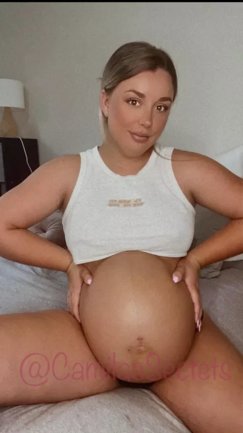 Oiled my big belly 💦 by Camilassecrets