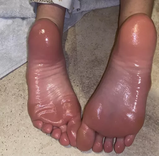 oily soles? by sseebehtevas