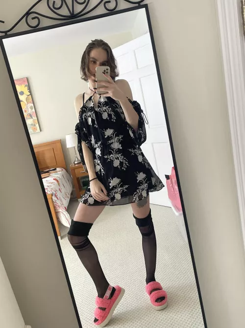 Ok fell in love with dress by Hellschariott