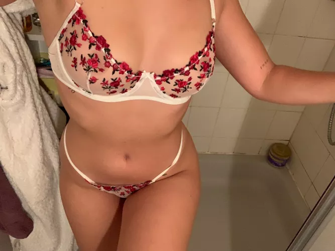 Older men into me? by any chance? 18.. by CaroleeWarman1