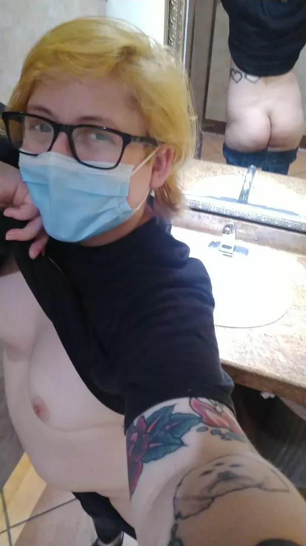 Olive Garden bathroom :) posted by ala_mode666