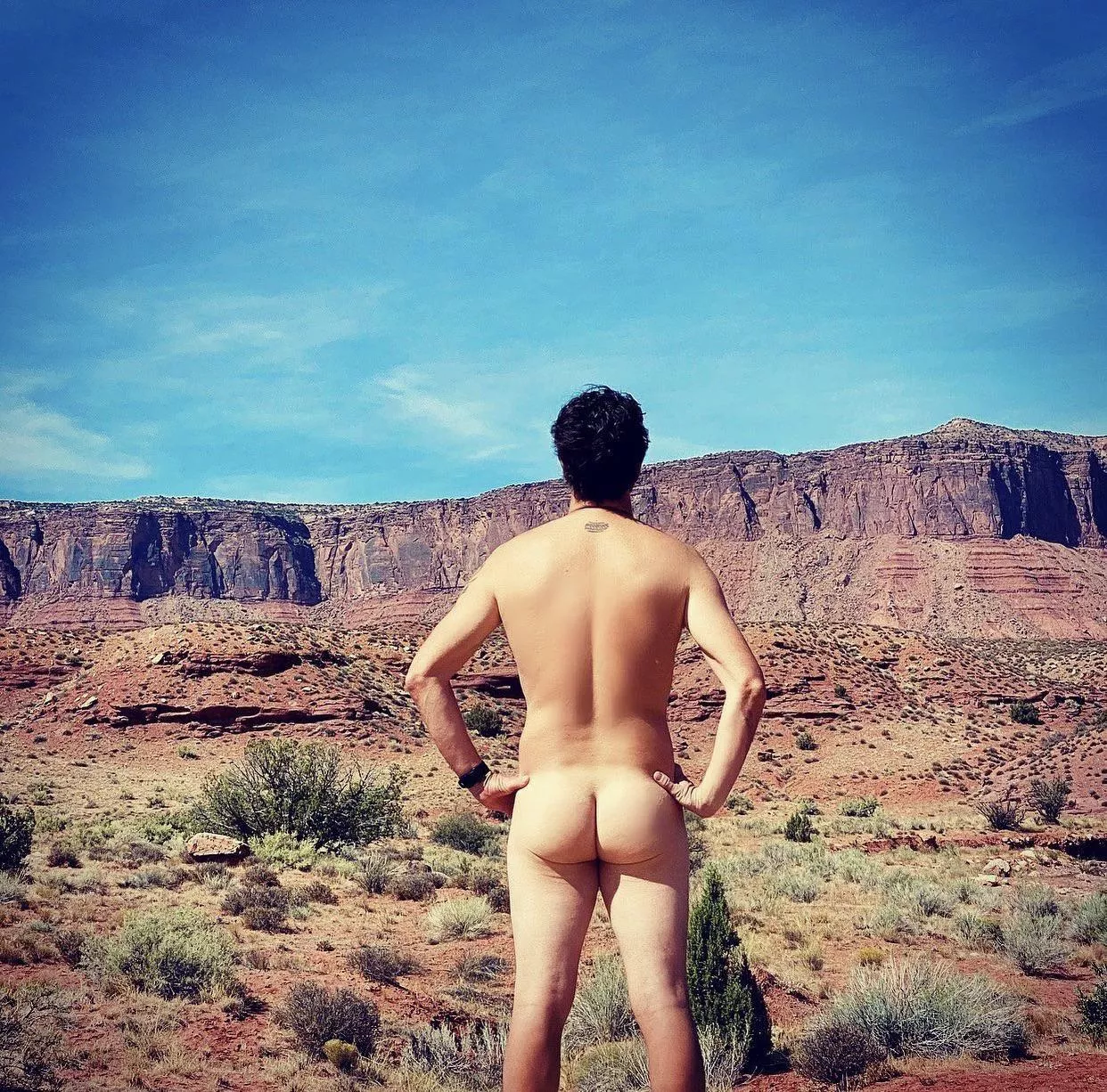 Oliver Hudson - American Actor posted by Coffeenwineplease