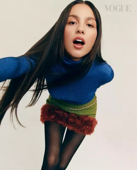 Olivia is literally demanding that big dick in her tiny mouth by legsinnylons7