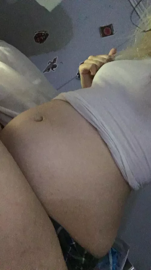 omg i love my big round belly😍 by maggies-pisseria