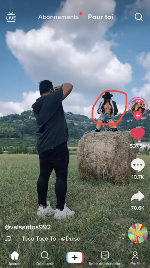 Omg we see her boobs !! by Ozux_off