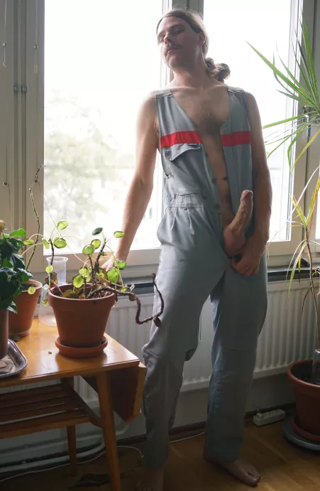 On a break from work, easy access in case of mutual heat. by OsynligaU