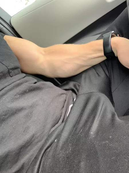 On break at the Bakery but this Throat gripper is ready for some work. Ladies dms open by MusclesandWine