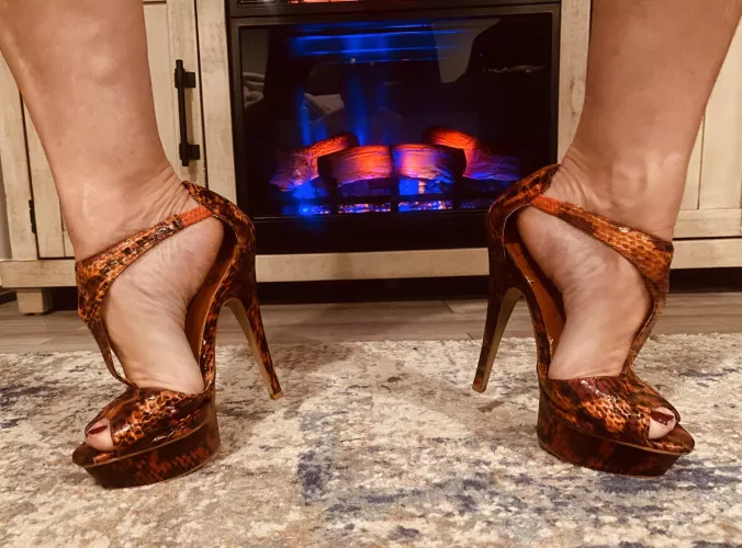 On fire by HeelsandHips