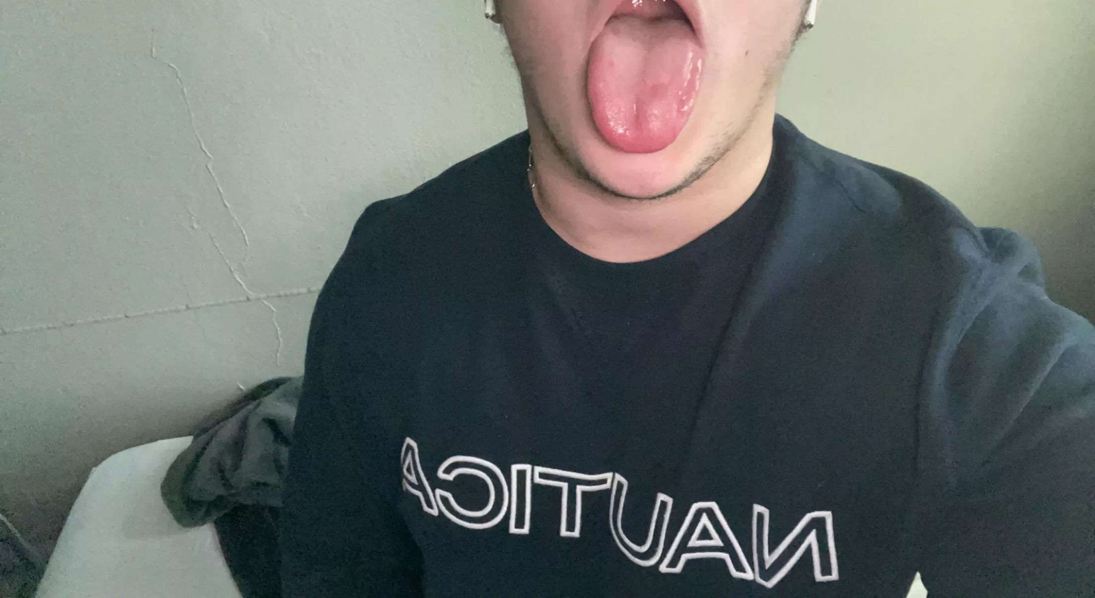 On me knees like a good boy 🥺 posted by Elpolabear