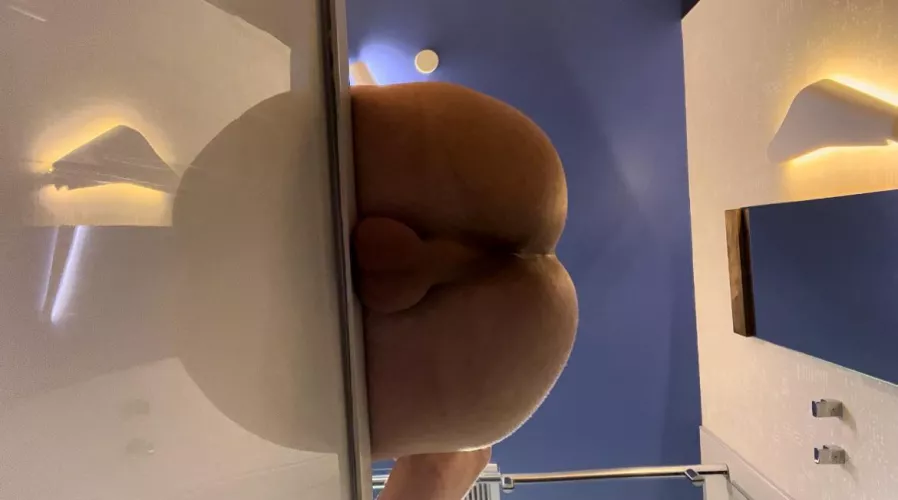 On me tub by NikolaiiBrazen