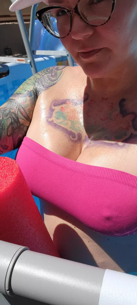 On Mondays we wear pink...(f) by scarletblush18