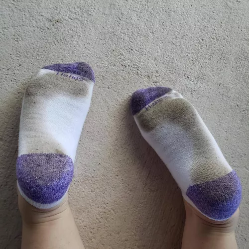 On my knees. by Zoe_Bulbs