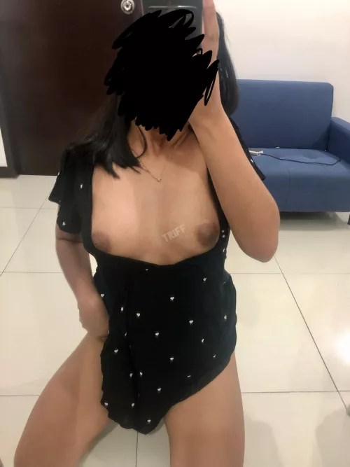 On my knees (f) by Triffid92