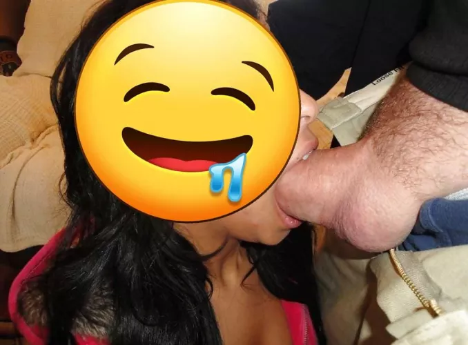 On my Knees getting fed 🤤 by pakihijabicumwhore