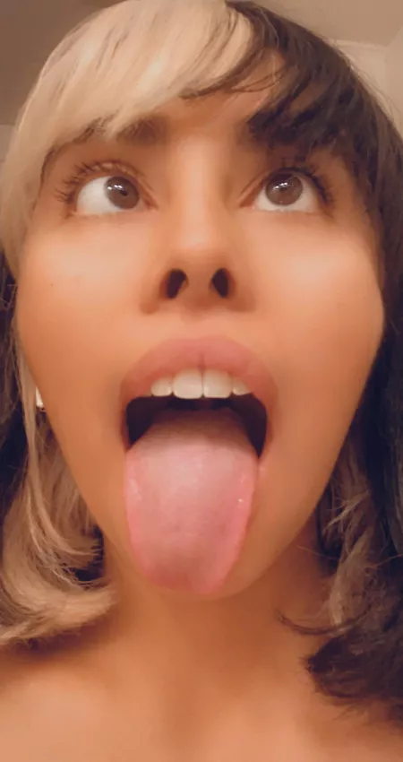 On my tongue please by xnuggiehoex