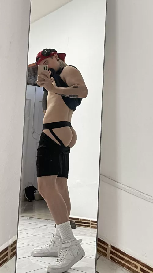 On my way to the gym by riccimorx