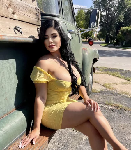 On or off⁉️ by ofvianeyfrias