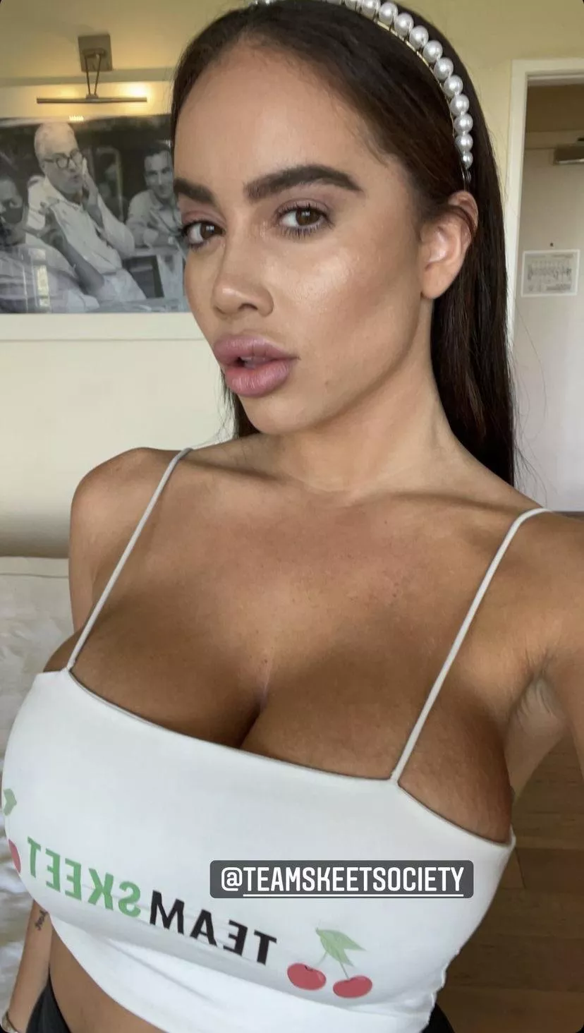 On set for Team Skeet posted by thehornyblog