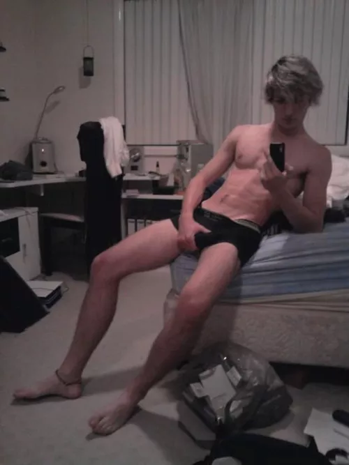 On the bed posted by menareamazing