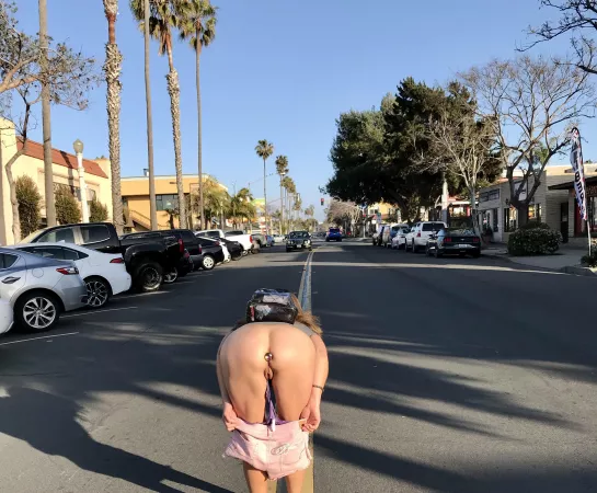 On the way to happy hour. (oc) by [deleted]