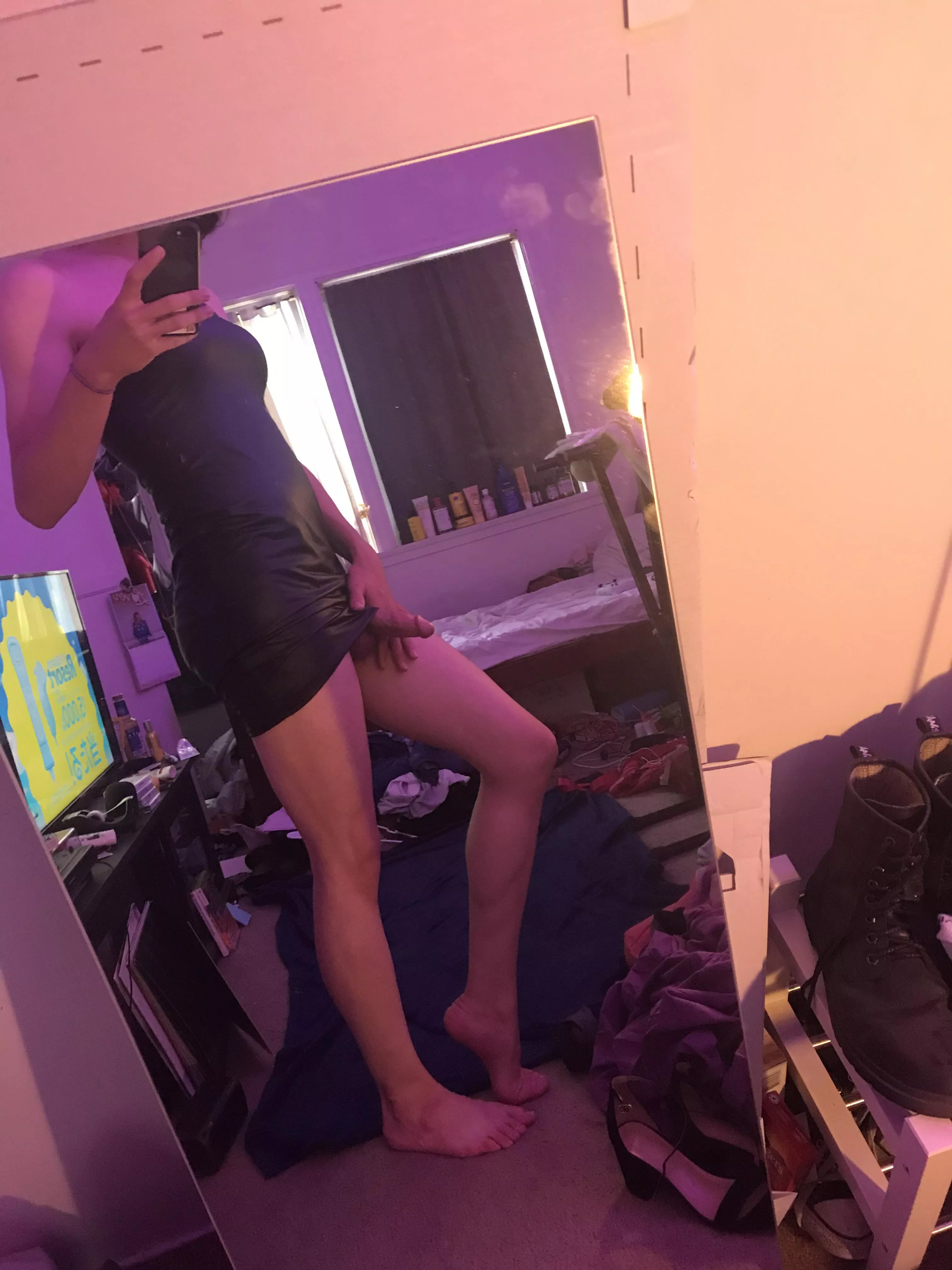 On your knees, im not asking 😘 posted by PM_ME_SUM_LEGZ