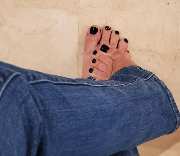 On your knees, kiss my feet. by Ursolemate21