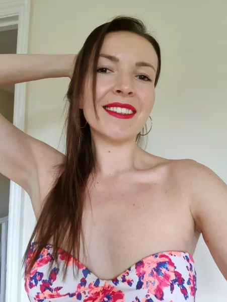 One arm up or both? by Bonbonitka