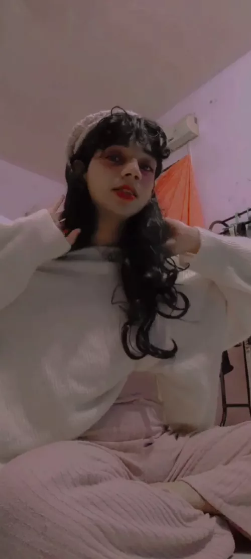 One day I'mma meet someone to hold everyday.. TuT by DATlonely