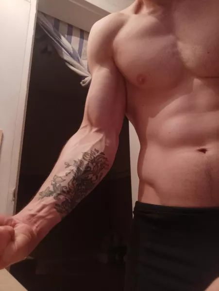 One Happy Forearm ☺️ by aiasar