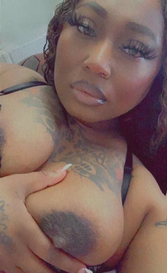 One hot ass mom 👅 posted by ItsAHotGirlThing