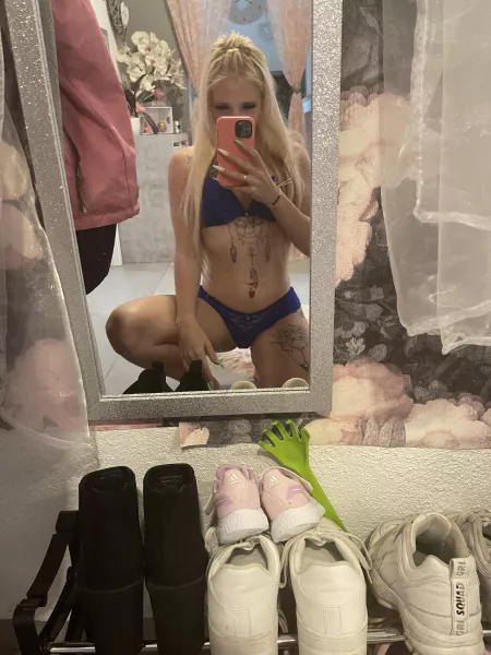 One lucky random Redditor will fuck me! Any volunteers? by HoneyedHannah