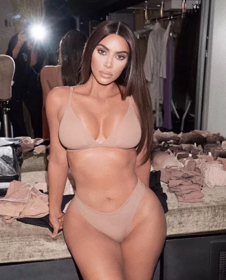 one of her hottest pics 🔥 by aidenkms