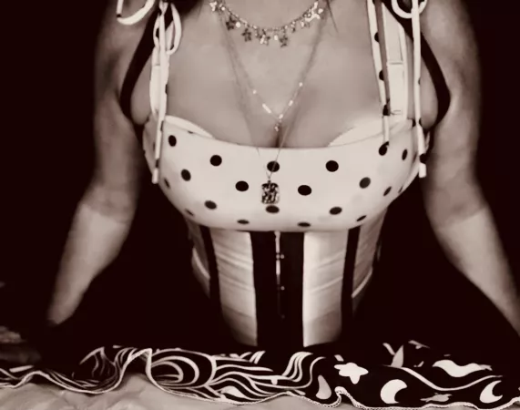 One of my favorite corsets. It really makes the girls stand out. Sadly it no longer fits me. 🥺🥺🥺 by ZoieSweets