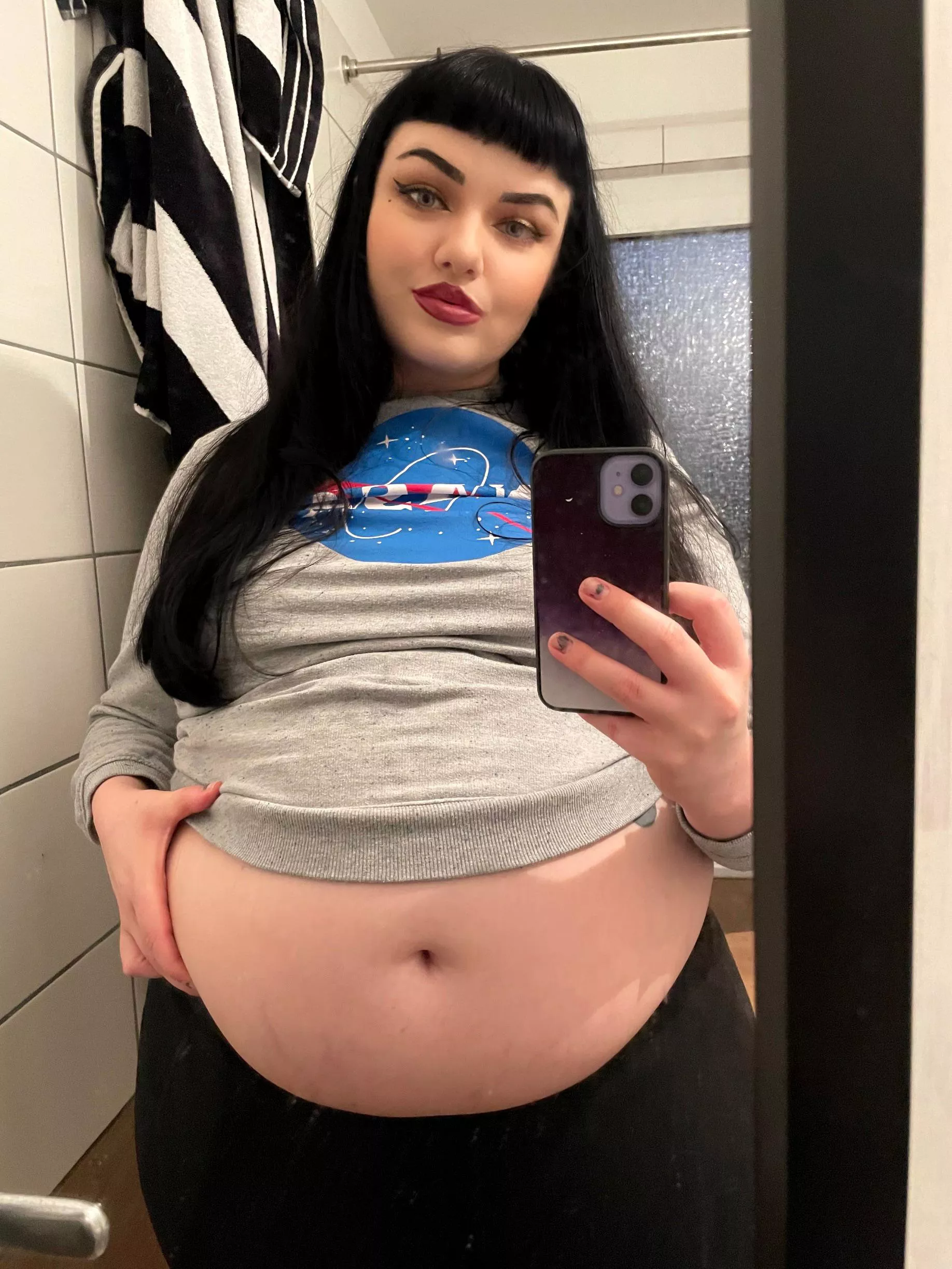 One of my favorite reminders of how fat I’ve gotten is when I try on old clothes that used to be comfy oversized loungewear for me and now they cover so little of my belly 🥵 posted by hmmwelp