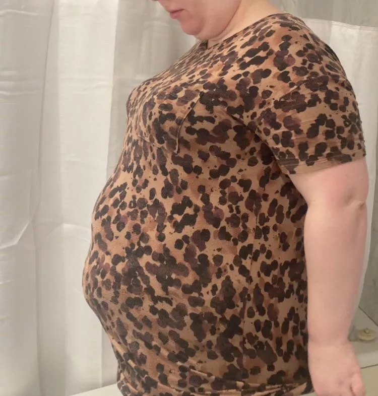 One of my gf’s talents: making XXL shirts look like maternity clothing 😂 posted by myfatblondegf