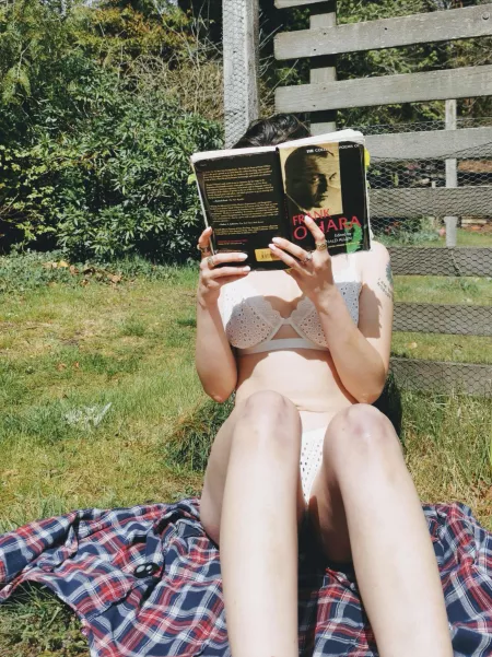 one time i got drunk and spent three hours talking to a stranger at the bar about why i love o'hara. actually, that's a lie... i've done that on at least ten different occasions. by el1z-a