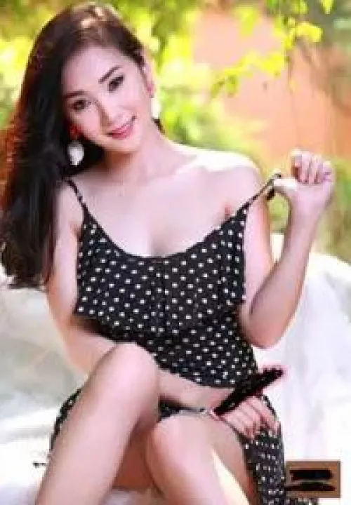 Online name is Lolita cheng/Lita cheng/Lita charat/Vivian cheung/ martiny May/Chen li/sweet chan. I think so many other name. But any idea what is her real name and is she available in any social media platform? by Prabnair