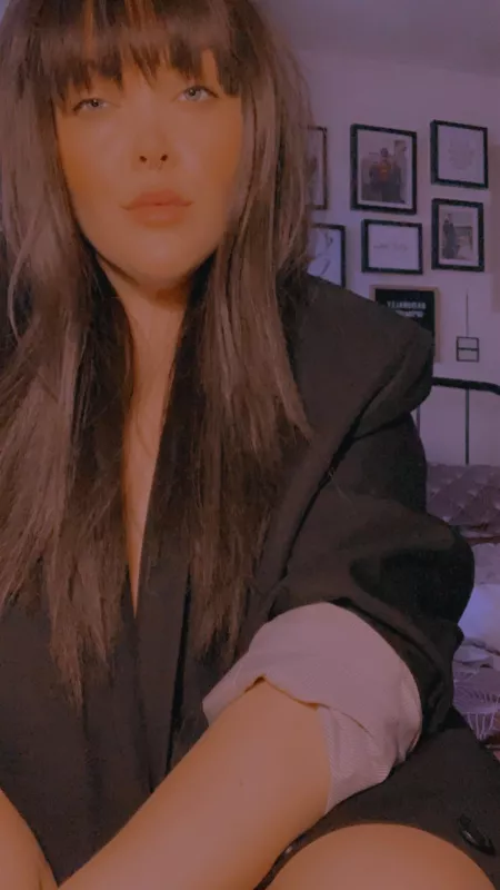 Only one more day till the weekend! 🖤 [31f] by Elemenop1