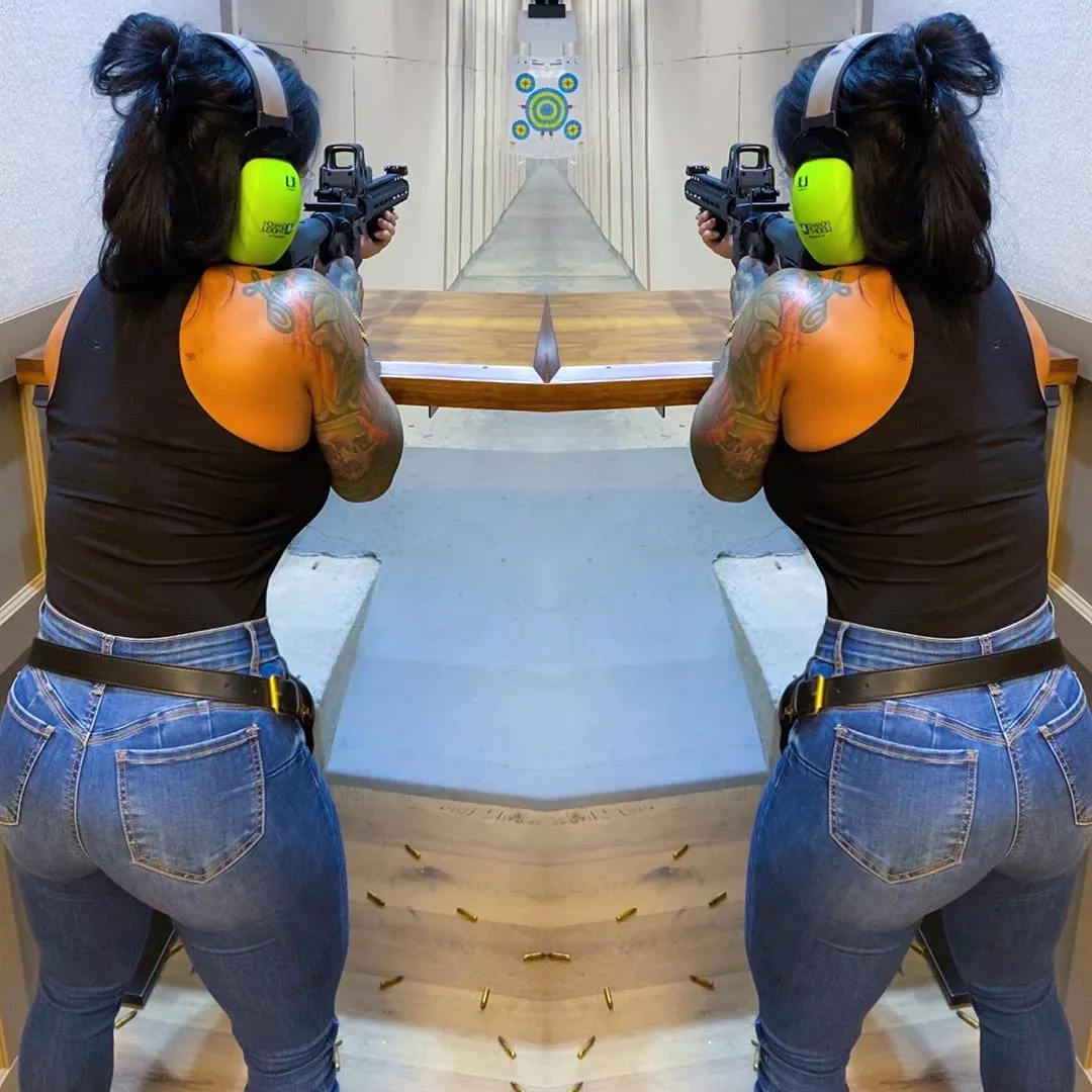 Only really thick women can fill out jeans. @muscle_bombshell posted by LasherDeviance