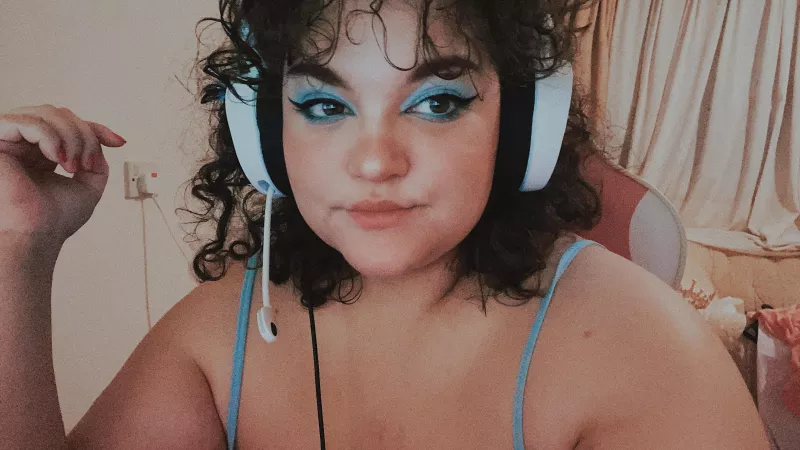 oo shes a ~gamer~ by urplushie