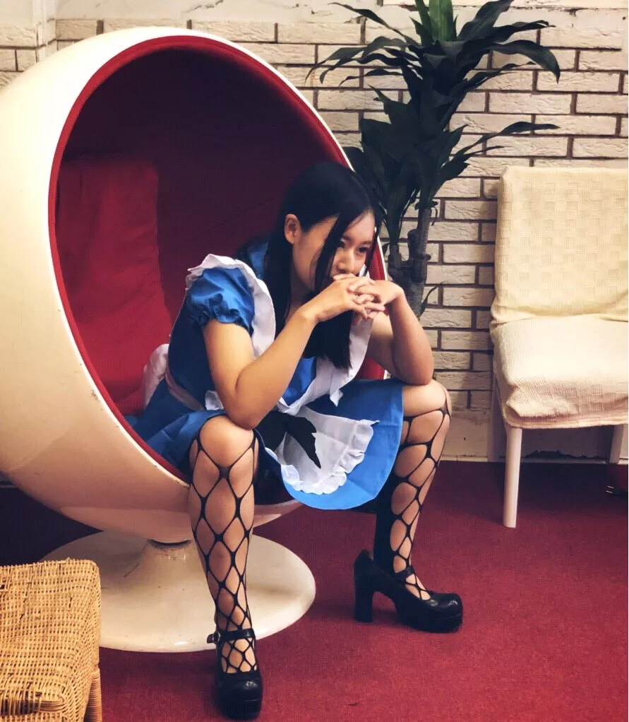 Oof that outfit posted by Oppaira