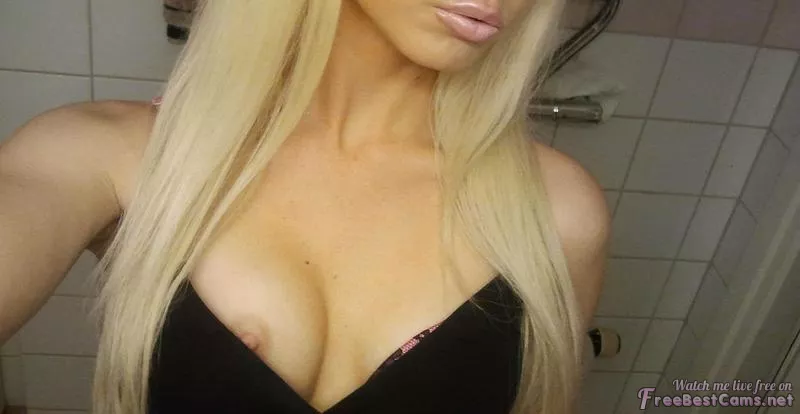 Oops Selfie posted by BikiniBae